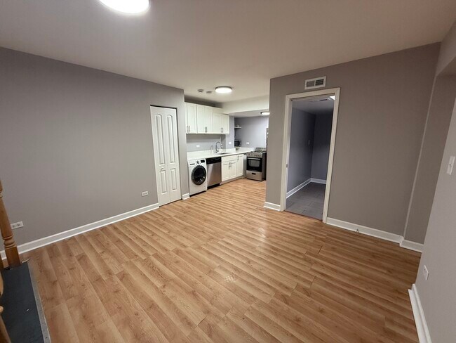 Photo - 6954 N Greenview Ave Unit 100