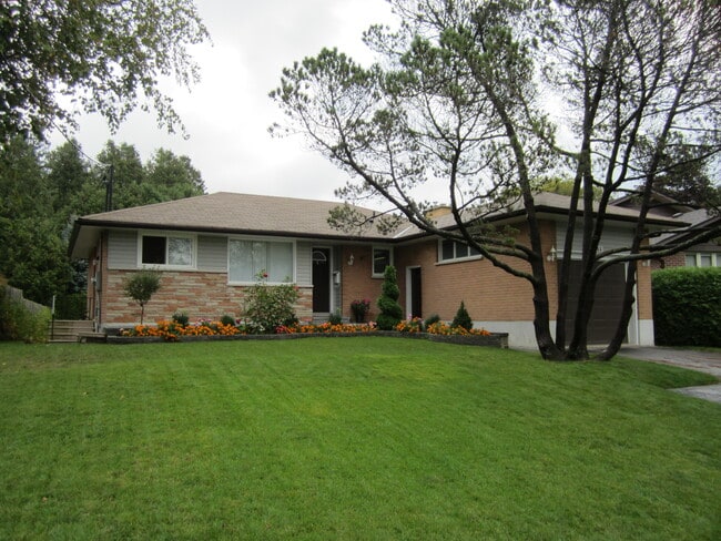 Building Photo - 3 Bedroom Main Floor Bungalow in Oshawa