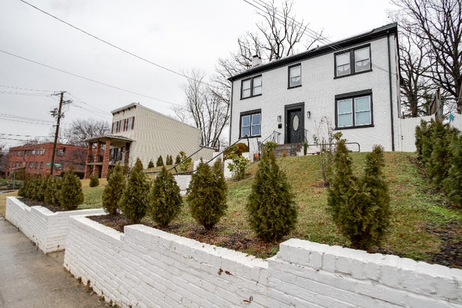 Photo - 335 Division Ave NE