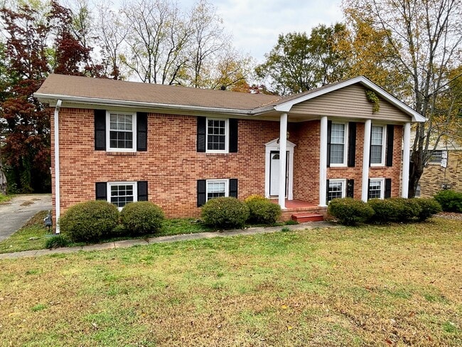Photo - 2804 Broadview Dr NW