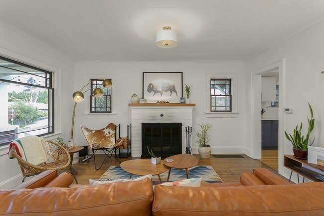 Photo - 3 bedroom, 2 bath gorgeous home now available by Mt. Tabor Park in SE Portland!