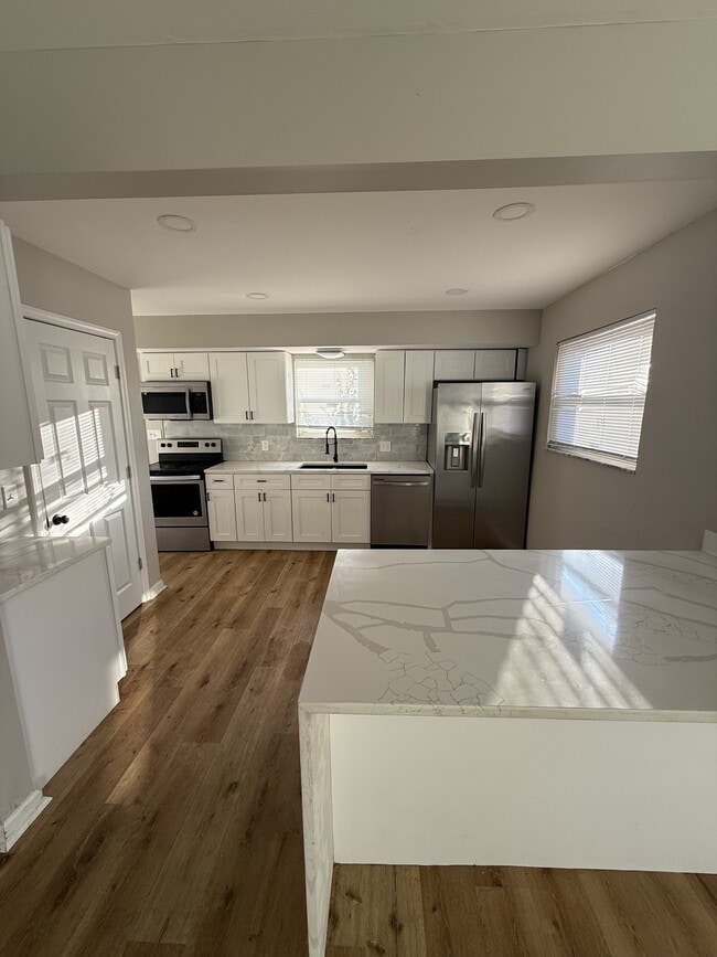 Photo - 1154 W 37th St