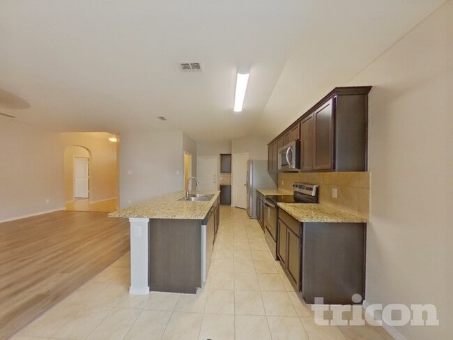 1109 Forest Gln