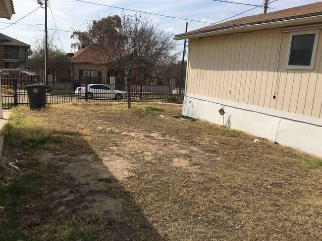 Photo - 602 Mier St