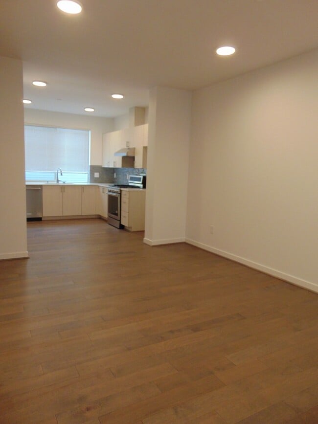 Photo - Beautiful Luxury 3 Bedroom, 3.25 Bath Bellevue Town-Home!