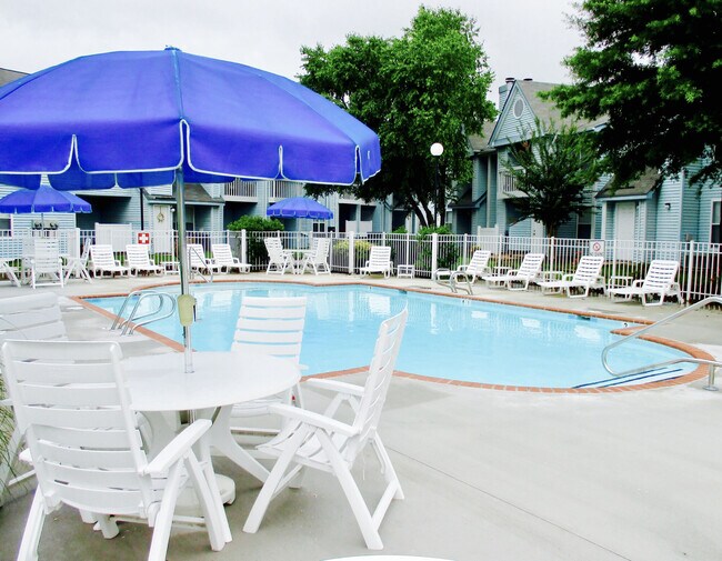 Photo - Royal Pointe Apartments