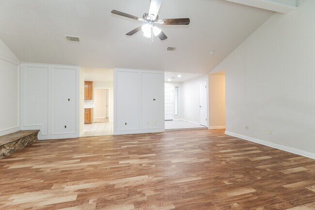 Photo - 2127 Round Wind Trail