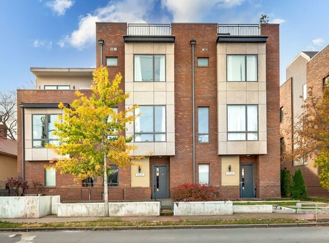 Photo - Stunning 3BE/3.5BA brownstone in the heart of historic Germantown!