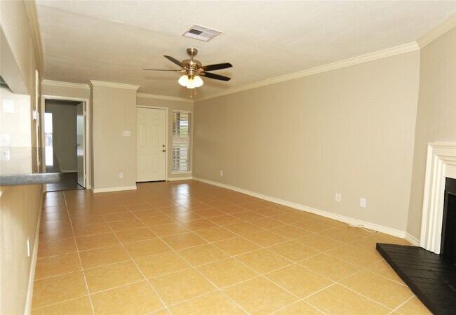 Photo - 418 Garland Dr