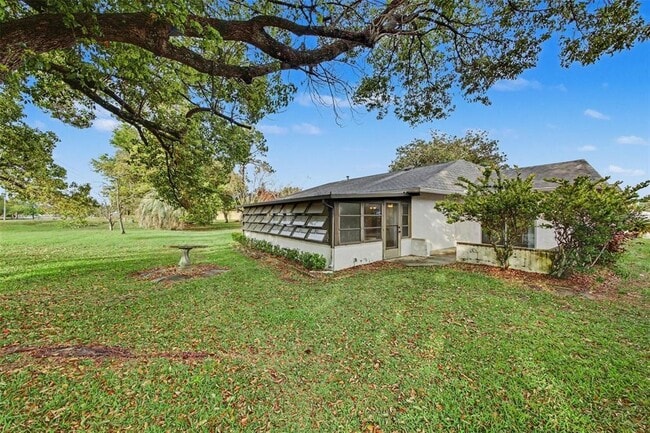 Photo - 5033 Loyola Ln