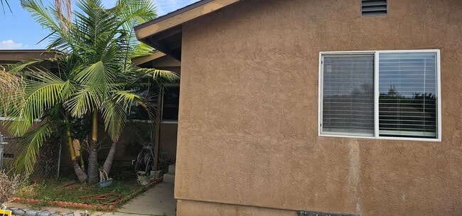 Building Photo - 3 bedroom 2 Bath Single Level Home