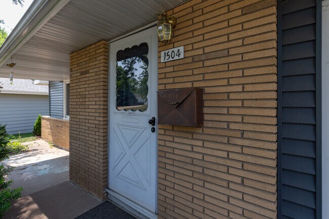 Photo - 1504 Broadview Dr