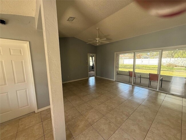 Photo - 106 Freeport Ln