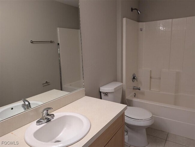 Building Photo - 1828 NE 8th Pl