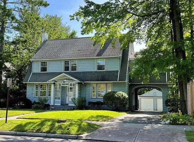 1920's character and irreplaceable charm - 30 Terry Rd Unit House