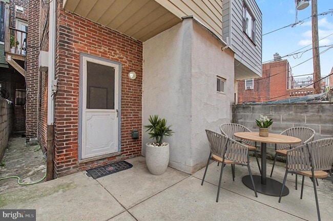 Building Photo - 1425 Jackson St Unit 1R