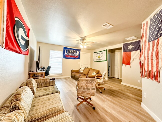 Photo - 3/2/1 in Upland Crossing!