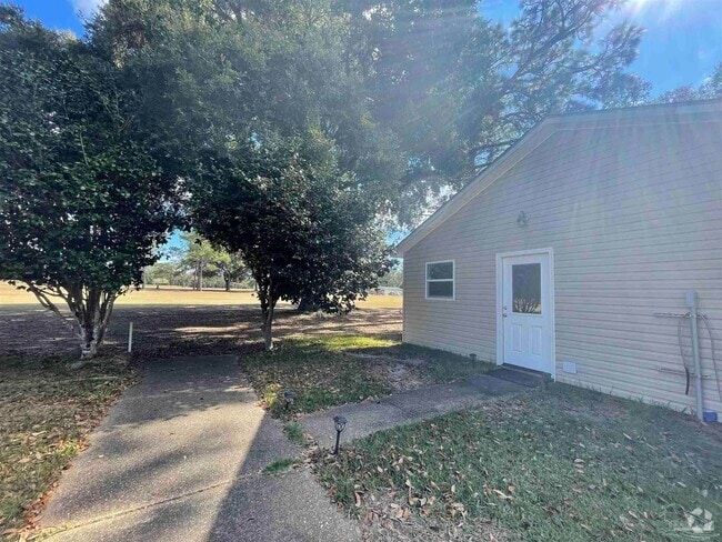 Building Photo - 5864 Tanglewood Dr Rental