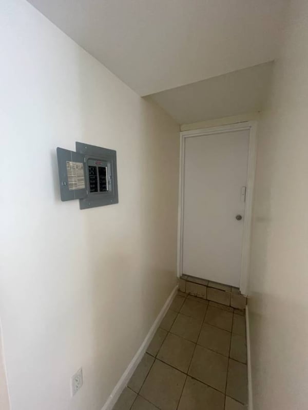 Building Photo - 839 Montgomery St Rental