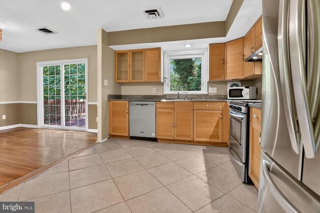 Building Photo - 3409 Beverly Dr
