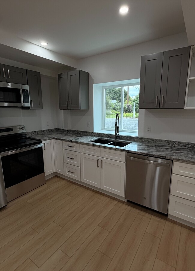 Building Photo - Barrington Brick House Unit 99B