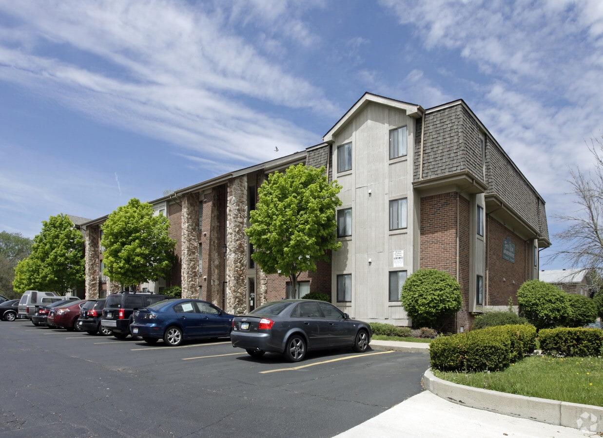 Fox Run Apartments - Fox Run Apartments