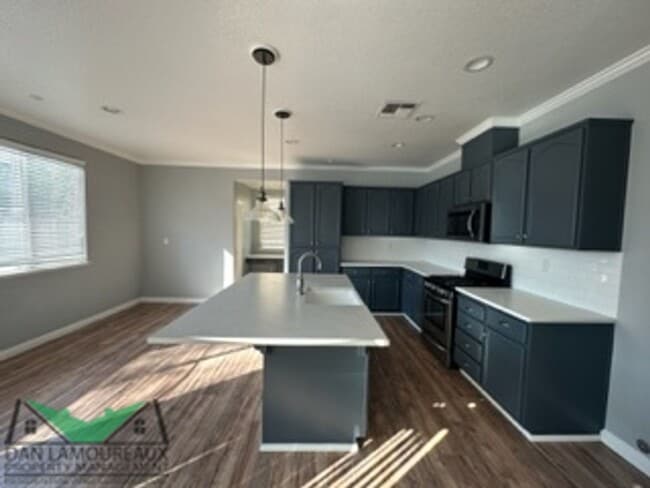 Photo - Spacious 4-Bedroom Home: Modern Comfort near Costco and Shopping on Woodland's East Side!