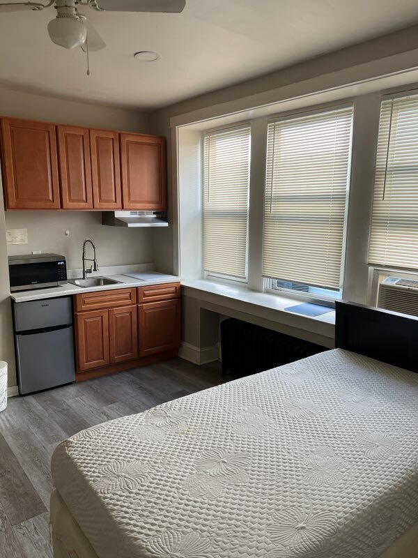 Building Photo - 1507 68th Ave Unit B2 - SRO