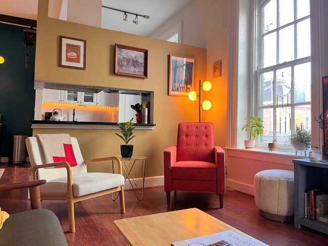 Photo - Comfortable One Bedroom Condo For Rent - C...