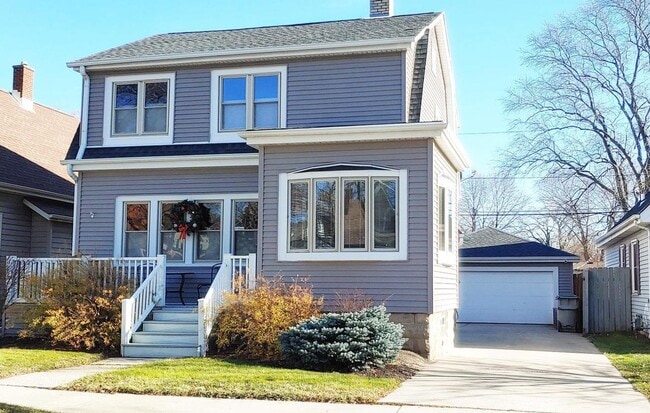 Building Photo - For Rent – Charming 2 Bed, 2 Bath Single-F...