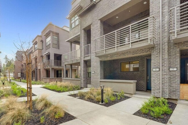 Building Photo - 202 Stone Pine Terrace