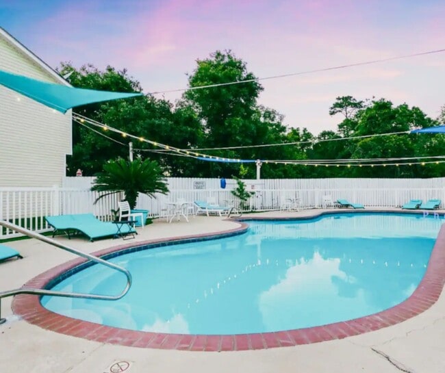 Piscina comunitaria - 1110 Century Oaks Dr