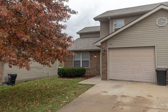 Building Photo - 5301-5303-5303 Currituck Ln Unit 5301 Currituck Lane