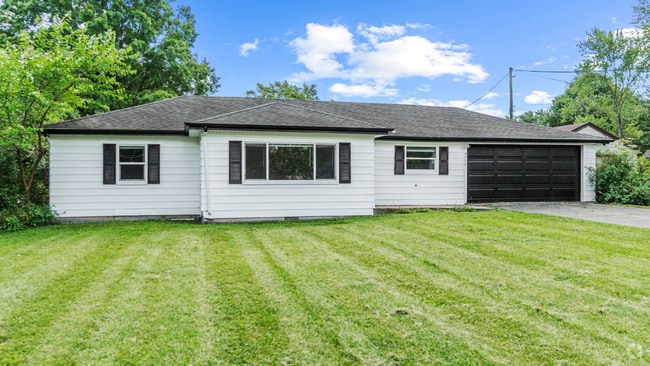 Building Photo - COMING SOON! 3 Bed/ 2 bath House!