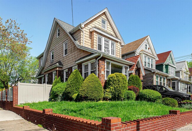 Photo - 93-01 71st Ave