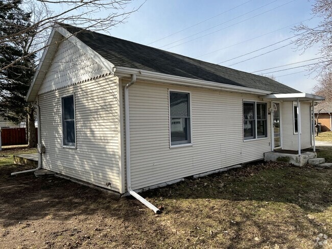 Building Photo - Beautiful Recently Renovated 2-Bedroom Hom... Rental
