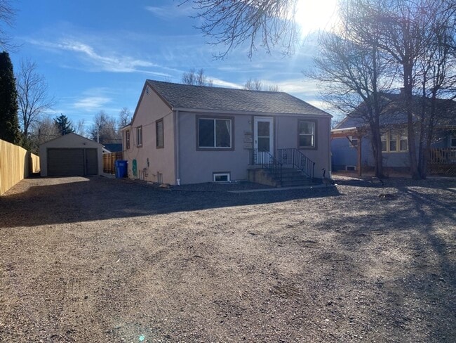 Building Photo - 1127 W Mulberry St Unit 2