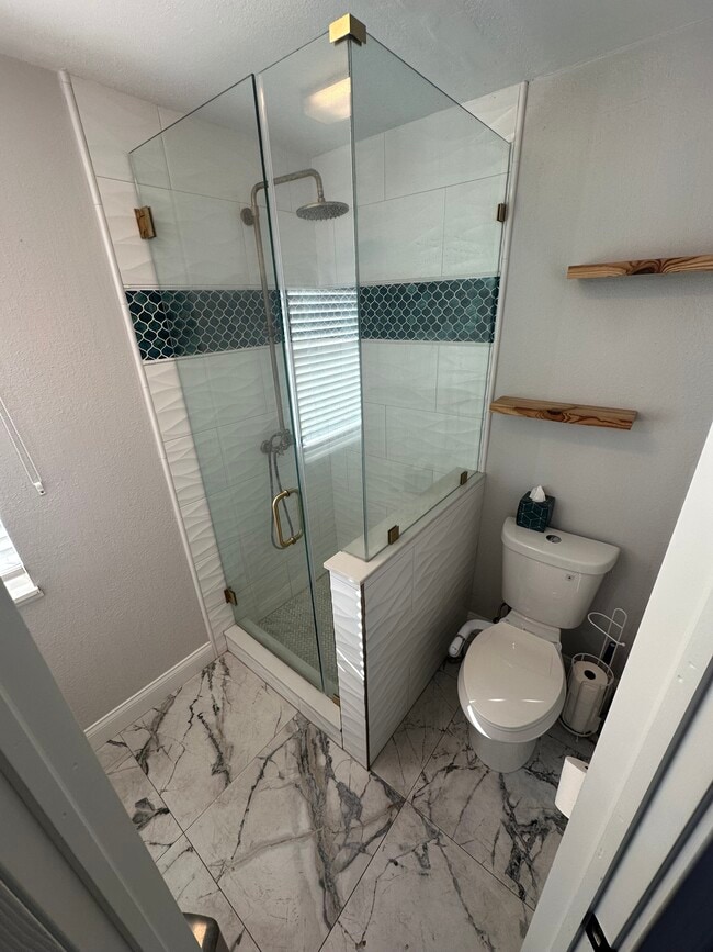 Building Photo - 3114 Dupont St S