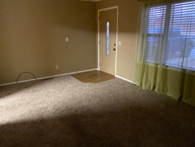 Photo - 3 Bedroom, 1 Bath House for Rent - All Appliances Included