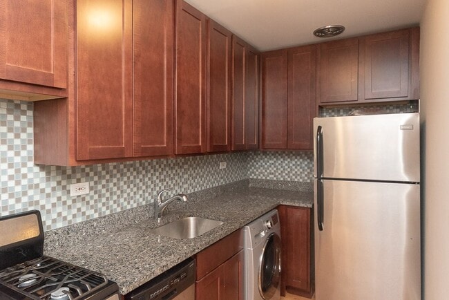 Photo - 557 W Arlington Pl Unit J05W