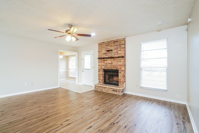 Photo - 2677 Aberdeen Ct