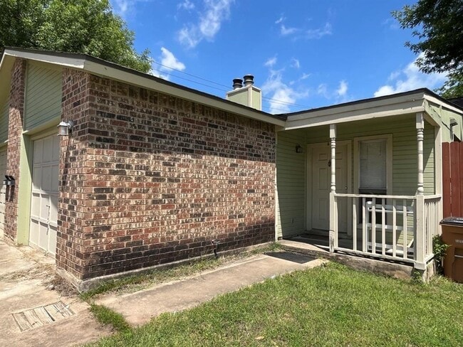 Photo - 6301 Cameron Rd Townhome