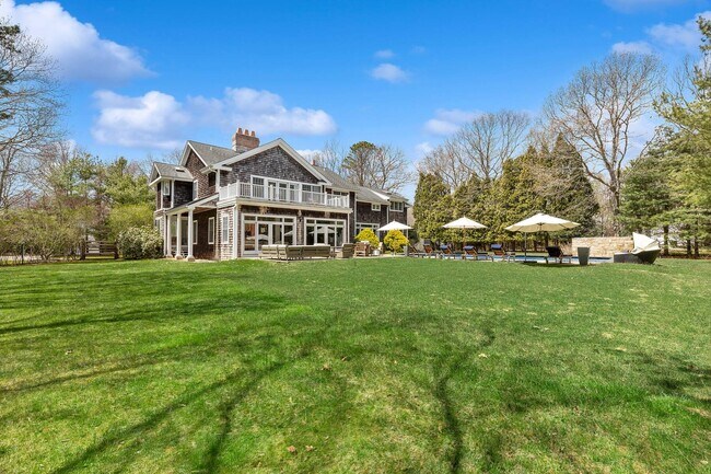 Photo - 68 Wainscott NW Rd