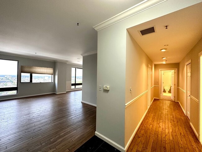 Building Photo - Charming 1 Bedroom/ 1.5 Bathroom Condo Unit in Inner Harbor, Baltimore, MD!