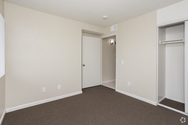 2BR, 2BA - 900SF - Second Bedroom