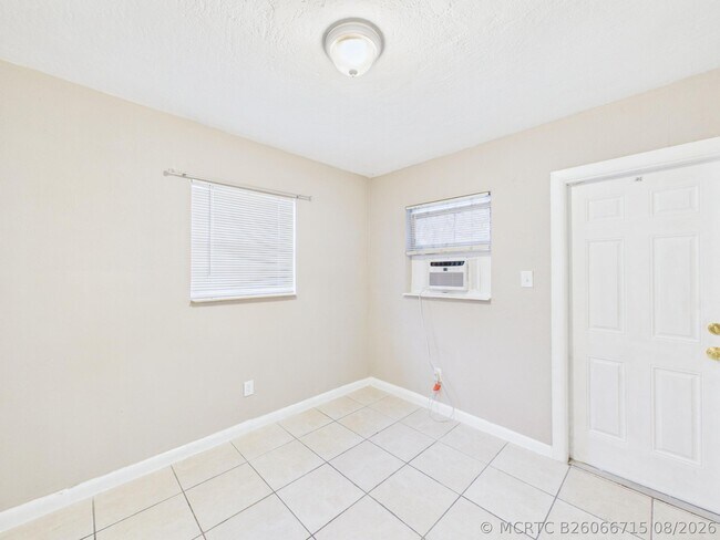 Photo - 2711 NW 1st St Unit 4
