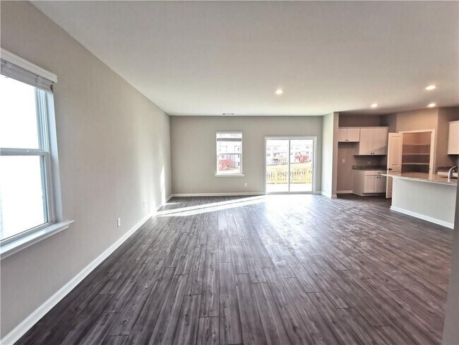 Photo - 4616 Waxwing St