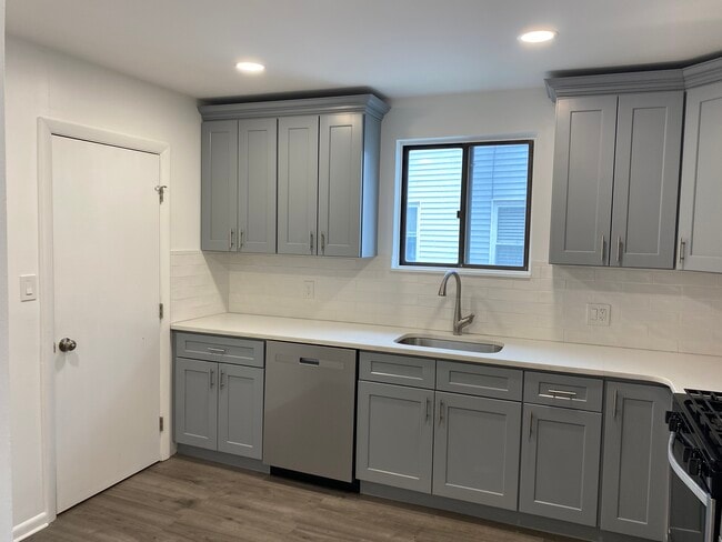 Building Photo - 62 Nonantum St Unit 2 Rental