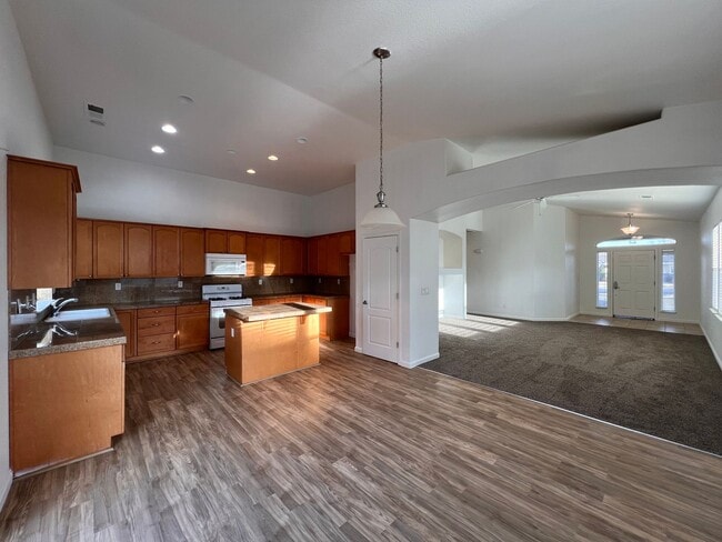 Photo - 4 bedroom Fernley Home.