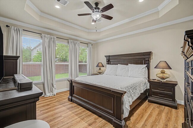 Photo - 102 N Victoriana Cir